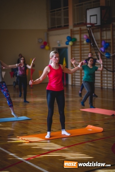 Zdjęcie w galerii na portalu naszwodzislaw.com: Charytatywny maraton fitness w Rogowie  wiadomości z regionu