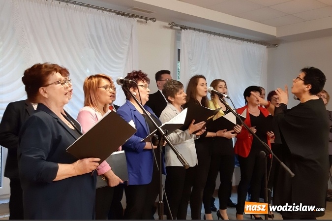 Zdjęcie w galerii na portalu naszwodzislaw.com: KGW Połomia spotkało się przy pączku wiadomości z regionu