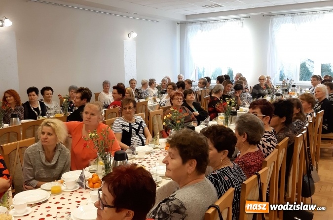 Zdjęcie w galerii na portalu naszwodzislaw.com: KGW Połomia spotkało się przy pączku wiadomości z regionu