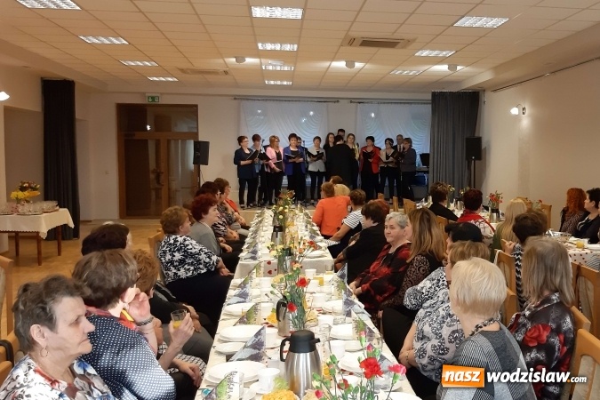 Zdjęcie w galerii na portalu naszwodzislaw.com: KGW Połomia spotkało się przy pączku wiadomości z regionu