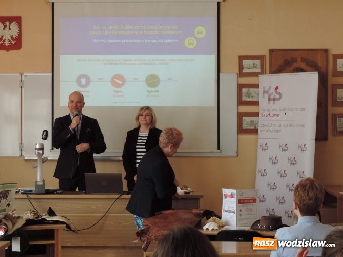 Zdjęcie w galerii na portalu naszwodzislaw.com: Walizka pełna egzotycznych pamiątek – o administracji skarbowej, podatkach i nie tylko w PWSZ w Raciborzu  wiadomości z regionu