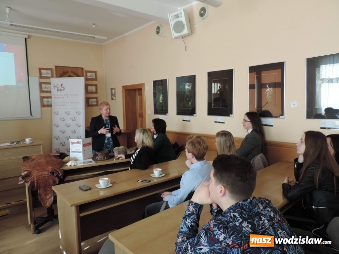 Zdjęcie w galerii na portalu naszwodzislaw.com: Walizka pełna egzotycznych pamiątek – o administracji skarbowej, podatkach i nie tylko w PWSZ w Raciborzu  wiadomości z regionu