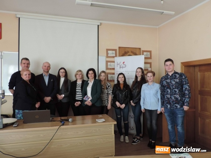 Zdjęcie w galerii na portalu naszwodzislaw.com: Walizka pełna egzotycznych pamiątek – o administracji skarbowej, podatkach i nie tylko w PWSZ w Raciborzu  wiadomości z regionu