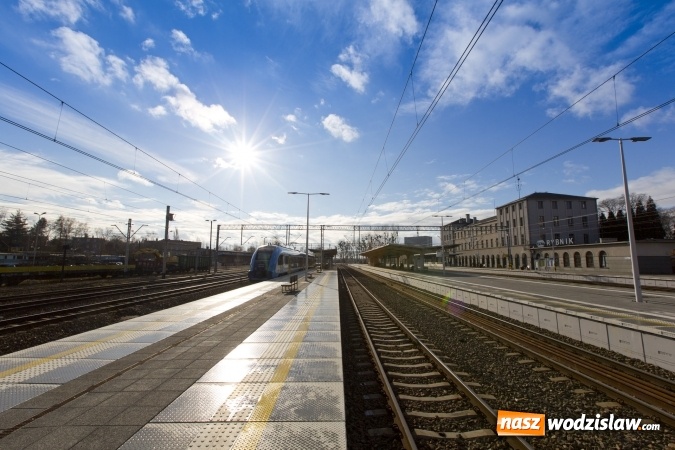 Zdjęcie w galerii na portalu naszwodzislaw.com: Na stacjach są już nowe perony. Podróże z Żor do Rybnika stały się lepsze wiadomości z regionu