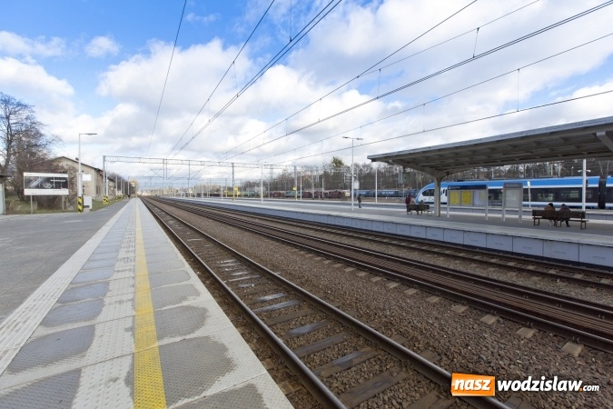 Zdjęcie w galerii na portalu naszwodzislaw.com: Na stacjach są już nowe perony. Podróże z Żor do Rybnika stały się lepsze wiadomości z regionu