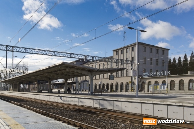 Zdjęcie w galerii na portalu naszwodzislaw.com: Na stacjach są już nowe perony. Podróże z Żor do Rybnika stały się lepsze wiadomości z regionu