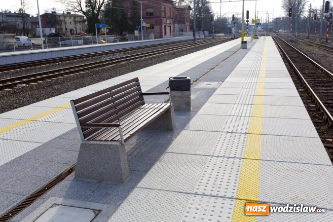 Zdjęcie w galerii na portalu naszwodzislaw.com: Na stacjach są już nowe perony. Podróże z Żor do Rybnika stały się lepsze wiadomości z regionu