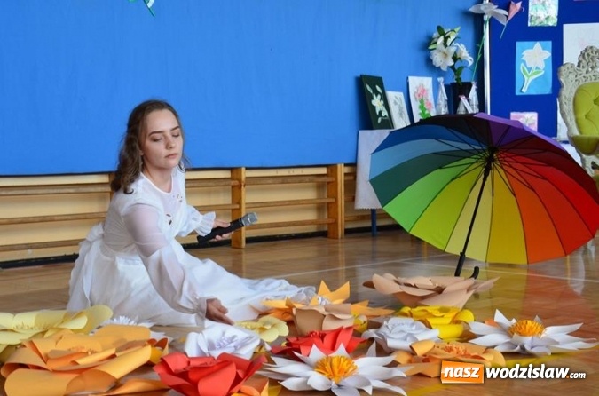 Zdjęcie w galerii na portalu naszwodzislaw.com: Święto patrona Szkoły Podstawowej w Mszanie wiadomości z regionu