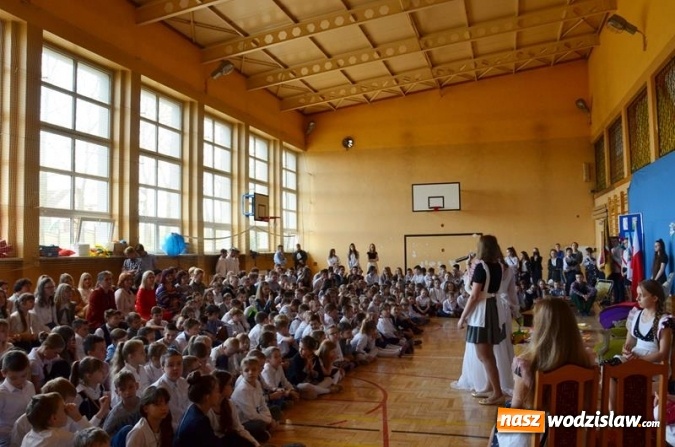 Zdjęcie w galerii na portalu naszwodzislaw.com: Święto patrona Szkoły Podstawowej w Mszanie wiadomości z regionu