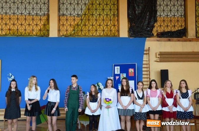 Zdjęcie w galerii na portalu naszwodzislaw.com: Święto patrona Szkoły Podstawowej w Mszanie wiadomości z regionu