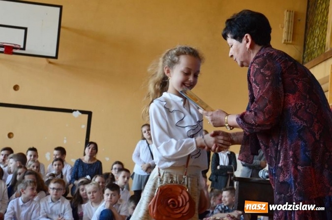 Zdjęcie w galerii na portalu naszwodzislaw.com: Święto patrona Szkoły Podstawowej w Mszanie wiadomości z regionu