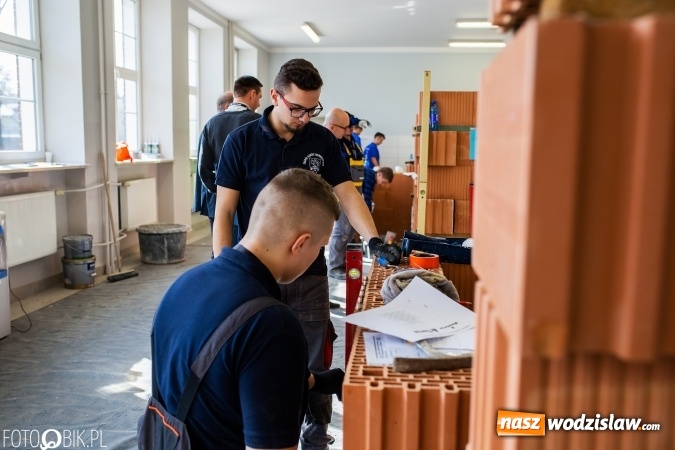 Zdjęcie w galerii na portalu naszwodzislaw.com: X Turniej Budowlany w Raciborzu. Uczniowie ZST z Wodzisławia pracowali najbezpieczniej! wiadomości z regionu