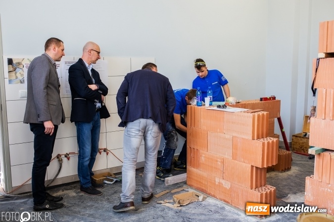 Zdjęcie w galerii na portalu naszwodzislaw.com: X Turniej Budowlany w Raciborzu. Uczniowie ZST z Wodzisławia pracowali najbezpieczniej! wiadomości z regionu