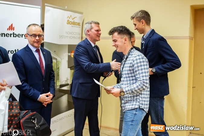 Zdjęcie w galerii na portalu naszwodzislaw.com: X Turniej Budowlany w Raciborzu. Uczniowie ZST z Wodzisławia pracowali najbezpieczniej! wiadomości z regionu