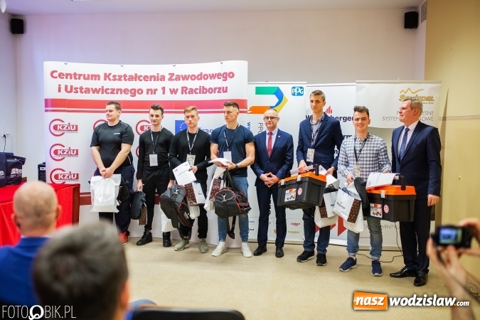 Zdjęcie w galerii na portalu naszwodzislaw.com: X Turniej Budowlany w Raciborzu. Uczniowie ZST z Wodzisławia pracowali najbezpieczniej! wiadomości z regionu