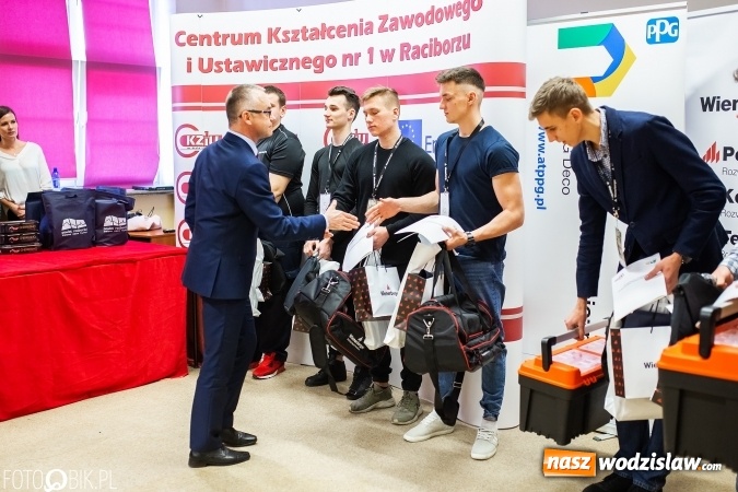 Zdjęcie w galerii na portalu naszwodzislaw.com: X Turniej Budowlany w Raciborzu. Uczniowie ZST z Wodzisławia pracowali najbezpieczniej! wiadomości z regionu