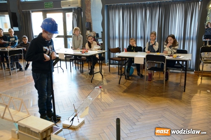 Zdjęcie w galerii na portalu naszwodzislaw.com: Klub Młodego Odkrywcy w WCK, czyli zajęcia naukowo-techniczne dla dzieci wiadomości z regionu