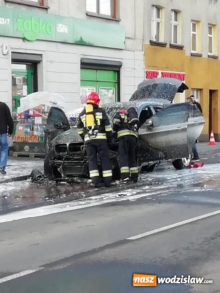 Zdjęcie w galerii na portalu naszwodzislaw.com: Ofiara pożaru w Pszowie. W Rydułtowach spłonęło BMW  wiadomości z regionu