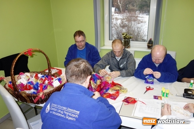 Zdjęcie w galerii na portalu naszwodzislaw.com: Pracownicy Zakładu Aktywności Zawodowej nie zapomnieli o święcie kobiet wiadomości z regionu
