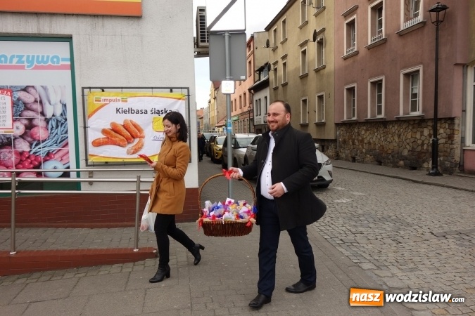 Zdjęcie w galerii na portalu naszwodzislaw.com: Pracownicy Zakładu Aktywności Zawodowej nie zapomnieli o święcie kobiet wiadomości z regionu