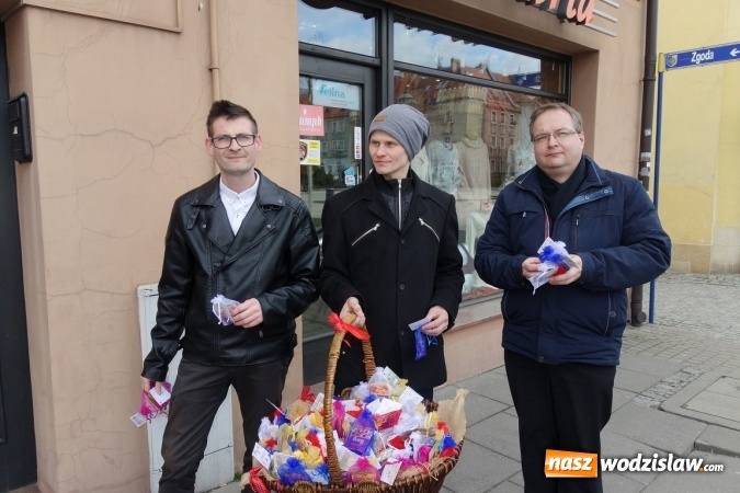 Zdjęcie w galerii na portalu naszwodzislaw.com: Pracownicy Zakładu Aktywności Zawodowej nie zapomnieli o święcie kobiet wiadomości z regionu