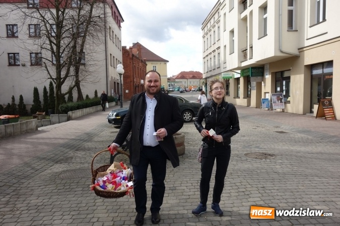 Zdjęcie w galerii na portalu naszwodzislaw.com: Pracownicy Zakładu Aktywności Zawodowej nie zapomnieli o święcie kobiet wiadomości z regionu