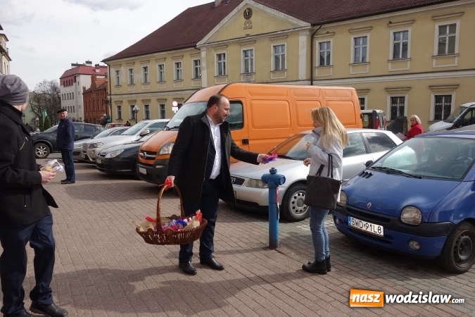 Zdjęcie w galerii na portalu naszwodzislaw.com: Pracownicy Zakładu Aktywności Zawodowej nie zapomnieli o święcie kobiet wiadomości z regionu