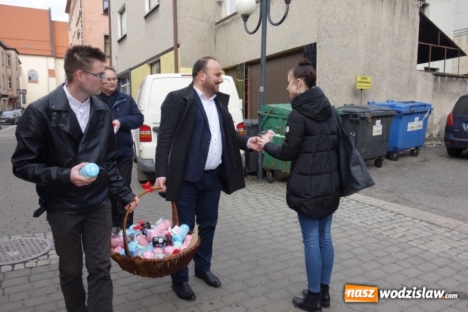 Zdjęcie w galerii na portalu naszwodzislaw.com: Pracownicy Zakładu Aktywności Zawodowej nie zapomnieli o święcie kobiet wiadomości z regionu