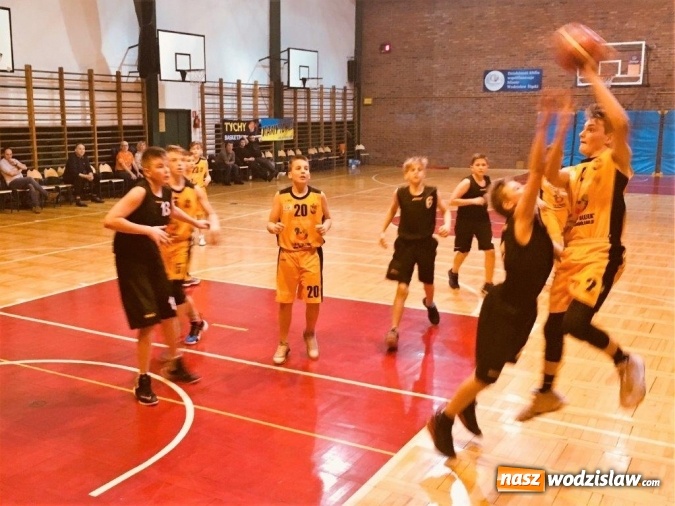 Zdjęcie w galerii na portalu naszwodzislaw.com: Ciężko wywalczone zwycięstwo wodzisławskich koszykarzy wiadomości z regionu