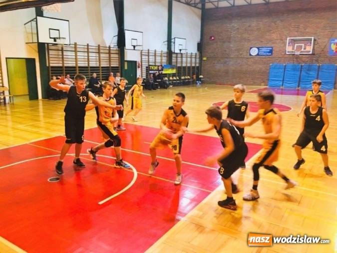 Zdjęcie w galerii na portalu naszwodzislaw.com: Ciężko wywalczone zwycięstwo wodzisławskich koszykarzy wiadomości z regionu
