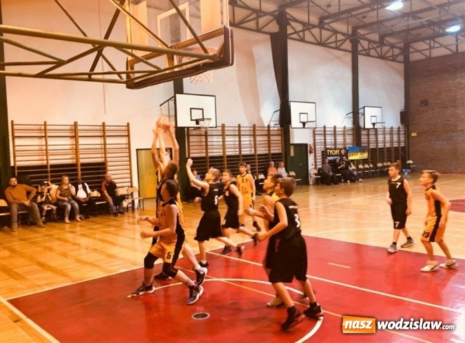 Zdjęcie w galerii na portalu naszwodzislaw.com: Ciężko wywalczone zwycięstwo wodzisławskich koszykarzy wiadomości z regionu