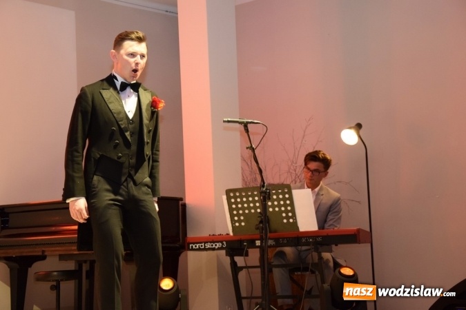 Zdjęcie w galerii na portalu naszwodzislaw.com: Dzień Kobiet z operetką w mszańskim GOKiR wiadomości z regionu