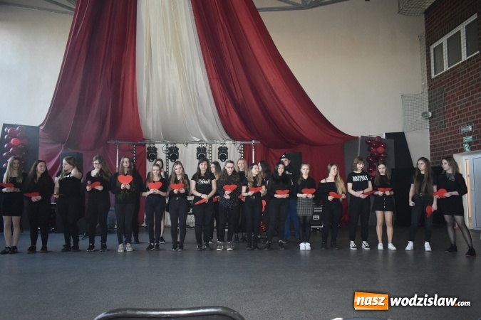 Zdjęcie w galerii na portalu naszwodzislaw.com: Koncert Charytatywny Otwórzmy nasze serca w wodzisławskim Ekonomiku wiadomości z regionu