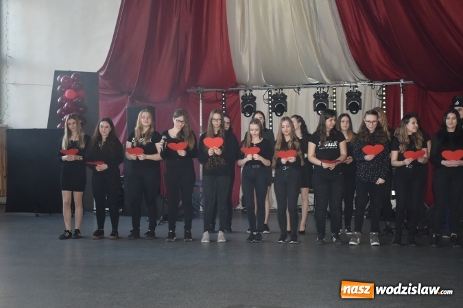 Zdjęcie w galerii na portalu naszwodzislaw.com: Koncert Charytatywny Otwórzmy nasze serca w wodzisławskim Ekonomiku wiadomości z regionu