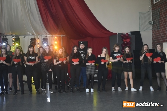 Zdjęcie w galerii na portalu naszwodzislaw.com: Koncert Charytatywny Otwórzmy nasze serca w wodzisławskim Ekonomiku wiadomości z regionu