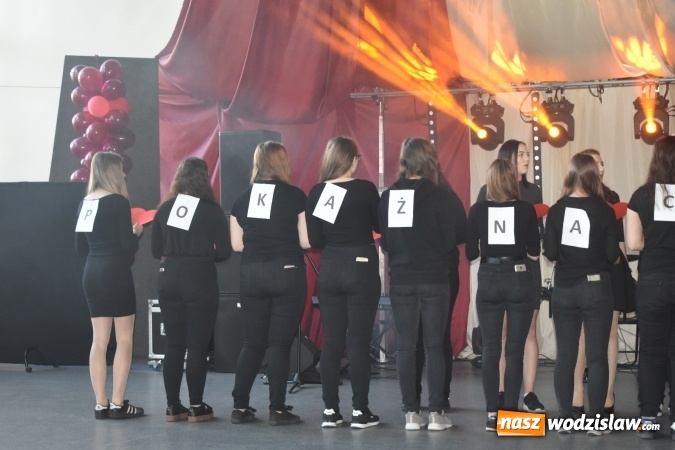 Zdjęcie w galerii na portalu naszwodzislaw.com: Koncert Charytatywny Otwórzmy nasze serca w wodzisławskim Ekonomiku wiadomości z regionu