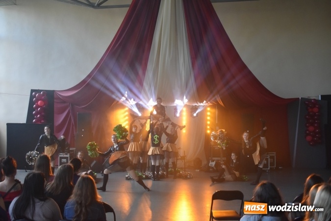 Zdjęcie w galerii na portalu naszwodzislaw.com: Koncert Charytatywny Otwórzmy nasze serca w wodzisławskim Ekonomiku wiadomości z regionu