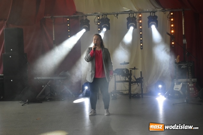 Zdjęcie w galerii na portalu naszwodzislaw.com: Koncert Charytatywny Otwórzmy nasze serca w wodzisławskim Ekonomiku wiadomości z regionu