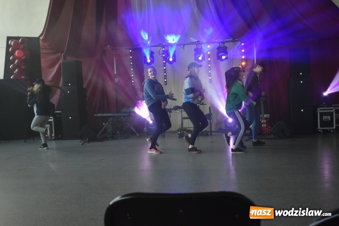 Zdjęcie w galerii na portalu naszwodzislaw.com: Koncert Charytatywny Otwórzmy nasze serca w wodzisławskim Ekonomiku wiadomości z regionu