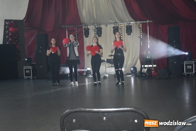 Zdjęcie w galerii na portalu naszwodzislaw.com: Koncert Charytatywny Otwórzmy nasze serca w wodzisławskim Ekonomiku wiadomości z regionu