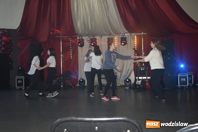 Zdjęcie w galerii na portalu naszwodzislaw.com: Koncert Charytatywny Otwórzmy nasze serca w wodzisławskim Ekonomiku wiadomości z regionu