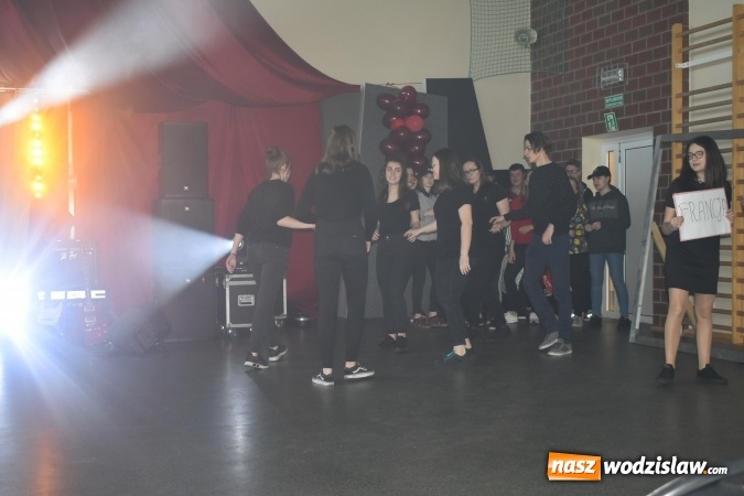 Zdjęcie w galerii na portalu naszwodzislaw.com: Koncert Charytatywny Otwórzmy nasze serca w wodzisławskim Ekonomiku wiadomości z regionu