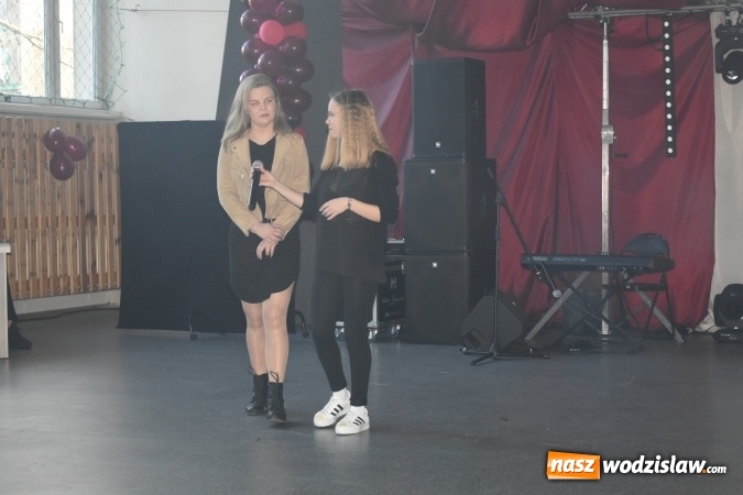 Zdjęcie w galerii na portalu naszwodzislaw.com: Koncert Charytatywny Otwórzmy nasze serca w wodzisławskim Ekonomiku wiadomości z regionu