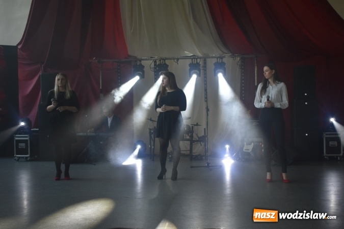 Zdjęcie w galerii na portalu naszwodzislaw.com: Koncert Charytatywny Otwórzmy nasze serca w wodzisławskim Ekonomiku wiadomości z regionu