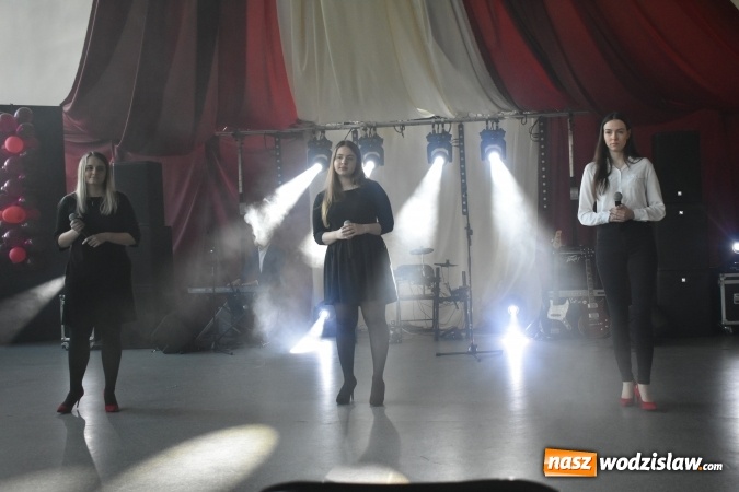 Zdjęcie w galerii na portalu naszwodzislaw.com: Koncert Charytatywny Otwórzmy nasze serca w wodzisławskim Ekonomiku wiadomości z regionu