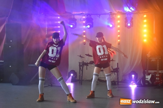 Zdjęcie w galerii na portalu naszwodzislaw.com: Koncert Charytatywny Otwórzmy nasze serca w wodzisławskim Ekonomiku wiadomości z regionu