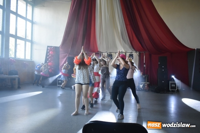 Zdjęcie w galerii na portalu naszwodzislaw.com: Koncert Charytatywny Otwórzmy nasze serca w wodzisławskim Ekonomiku wiadomości z regionu