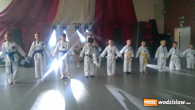 Zdjęcie w galerii na portalu naszwodzislaw.com: Koncert Charytatywny Otwórzmy nasze serca w wodzisławskim Ekonomiku wiadomości z regionu