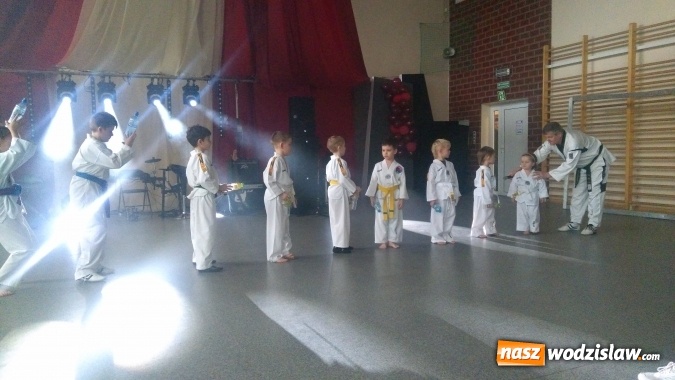 Zdjęcie w galerii na portalu naszwodzislaw.com: Koncert Charytatywny Otwórzmy nasze serca w wodzisławskim Ekonomiku wiadomości z regionu