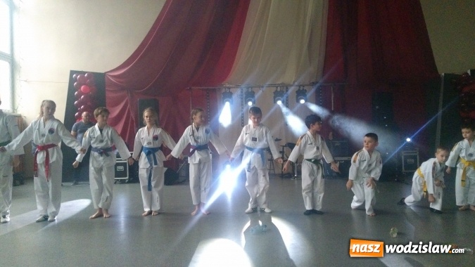 Zdjęcie w galerii na portalu naszwodzislaw.com: Koncert Charytatywny Otwórzmy nasze serca w wodzisławskim Ekonomiku wiadomości z regionu